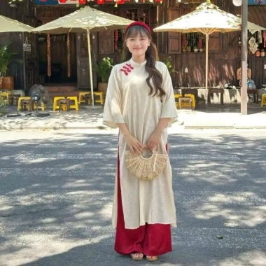 Áo dài dáng suông tay lỡ, cổ tàu rộng, cúc sò, họa tiết in chìm – chỉ 79.000₫