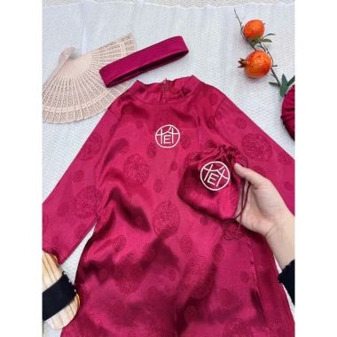 Áo dài đỏ thêu Tết bé trai kèm quần lụa, mấn và túi lì xì - Giá chỉ 209.000₫