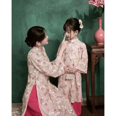 Áo Dài Đôi Mẹ Bé Gái Dáng Nam Quý Phái - Set Đồ Đôi Tết Lễ Hội Giá Ưu Đãi 595k 6 Áo Dài Đôi Mẹ Bé Gái Dáng Nam Quý Phái - Set Đồ Đôi Tết Lễ Hội Giá Ưu Đãi 595k 6
