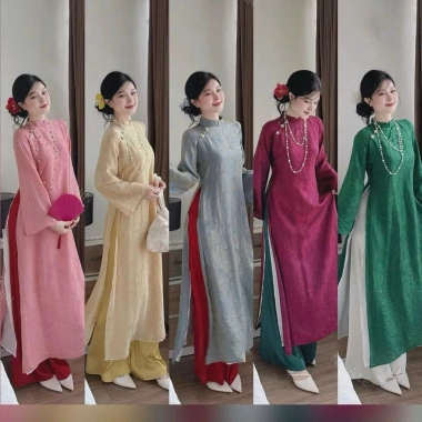 Áo Dài Gấm Ánh Kim Tết 2.026 Suông Hoa Chìm Cách Tân Tay Dài Lịch Sang Trọng