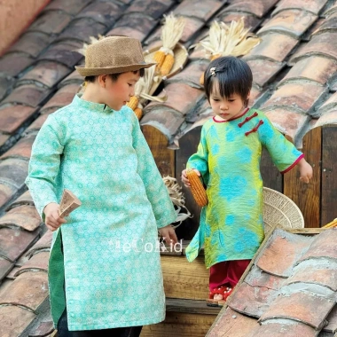 Áo dài gấm cách tân cho bé trai - Hoa văn cổ điển Á Đông, không kèm quần, giá ưu đãi 189k 6 Áo dài gấm cách tân cho bé trai - Hoa văn cổ điển Á Đông, không kèm quần, giá ưu đãi 189k 6