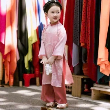 Áo Dài Gấm Hòng Cổ Điển Size 10-30kg Cho Bé Gái - Mặc Tết Giá Ưu Đãi 190k 4 Áo Dài Gấm Hòng Cổ Điển Size 10-30kg Cho Bé Gái - Mặc Tết Giá Ưu Đãi 190k 4