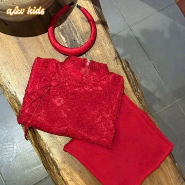 Áo dài gấm lụa 2 lớp hoa cúc đỏ A&V KIDS cho bé gái - Tết 2.026 giá 230k