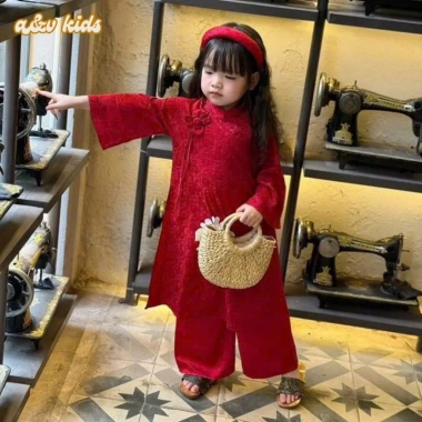Áo dài gấm lụa 2 lớp hoa cúc đỏ A&V KIDS cho bé gái - Tết 2.026 giá 230k
