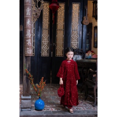Áo dài kim sa bé gái - Thiết kế Tết cách tân, lấp lánh, phong cách điệu đà, chỉ 129k 5 Áo dài kim sa bé gái - Thiết kế Tết cách tân, lấp lánh, phong cách điệu đà, chỉ 129k 5
