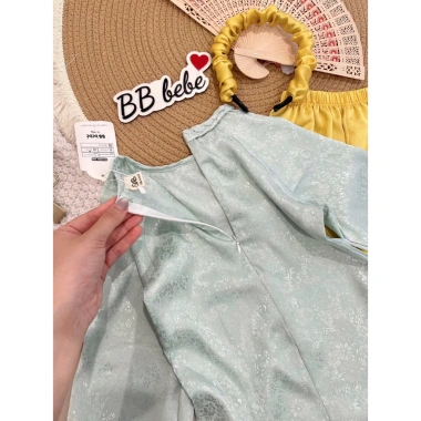 Áo dài lụa xanh + quần vàng mềm mại cho bé xinh xắn, kèm mấn, đi học lễ tết - 159k 5