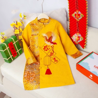 Áo dài nam cách tân bé trai lụa ngũ thân in chim hạc cao cấp - Giá ưu đãi 190k Tết lễ