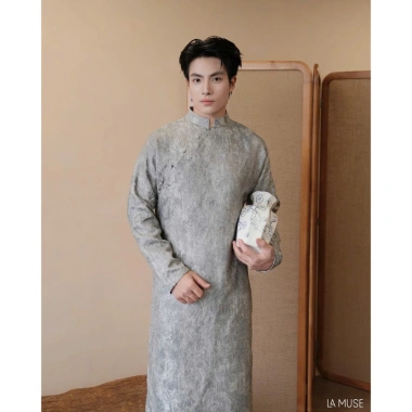 Áo Dài Nam Cách Tân Tafta Vân Gỗ Không Nhăn Không Nhàu Cao Cấp - Giá 224.500₫ 6 Áo Dài Nam Cách Tân Tafta Vân Gỗ Không Nhăn Không Nhàu Cao Cấp - Giá 224.500₫ 6