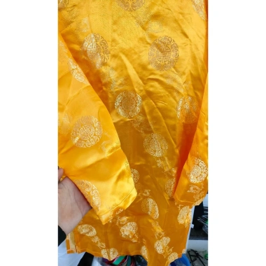 Áo dài nam lụa Thái Tuấn kèm mấn, khăn đóng, màu xanh đỏ vàng lễ hội - 99.000đ 4 Áo dài nam lụa Thái Tuấn kèm mấn, khăn đóng, màu xanh đỏ vàng lễ hội - 99.000đ 4