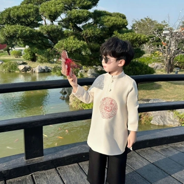 Áo dài nhung bé trai thêu rồng Tết, set quần suông lụa Beemo - Giá giảm còn 245.000đ, mềm mại sang trọng 5 Áo dài nhung bé trai thêu rồng Tết, set quần suông lụa Beemo - Giá giảm còn 245.000đ, mềm mại sang trọng 5