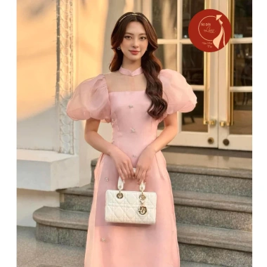 Áo dài nữ cách tân tay bồng hồng pastel 4 tà đính đá sang chảnh tiểu thư Áo dài nữ cách tân tay bồng hồng pastel 4 tà đính đá sang chảnh tiểu thư