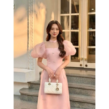 Áo dài nữ cách tân tay bồng hồng pastel 4 tà đính đá sang chảnh tiểu thư 6 Áo dài nữ cách tân tay bồng hồng pastel 4 tà đính đá sang chảnh tiểu thư 6