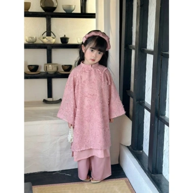 Áo dài ren đỏ bé gái 10-28kg kèm bờm xinh size dưới 130cm, thiết kế tinh tế, giảm giá 135.000đ 2 Áo dài ren đỏ bé gái 10-28kg kèm bờm xinh size dưới 130cm, thiết kế tinh tế, giảm giá 135.000đ 2
