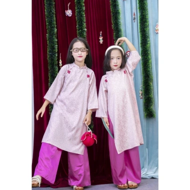 Áo Dài Tết 2.026 Bé Gái Hồng Phấn Gấm Nguyệt Cúc Dệt Nổi Set Dễ Thương Giá 249.000đ 5 Áo Dài Tết 2.026 Bé Gái Hồng Phấn Gấm Nguyệt Cúc Dệt Nổi Set Dễ Thương Giá 249.000đ 5