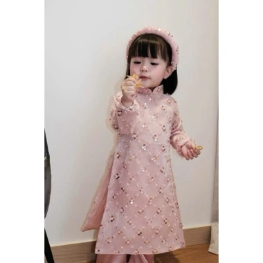 Áo dài Tết bé gái 2.026 cách tân sang chảnh vải kim sa hoa 4 cánh thiết kế tinh tế đẹp mắt - 109.000đ