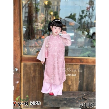 Áo dài Tết bé gái chất gấm lụa mềm mịn thoáng mát kèm cài - Giảm giá 209.700₫ 2