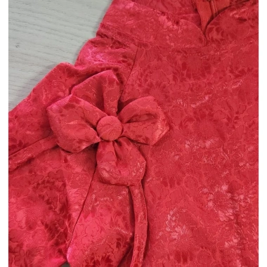Áo dài tết bé gái gấm lụa 2 da đính hoa cúc thủ công, tặng kèm bờm, size 7‑27kg, thiết kế sang trọng, phù hợp tiệc xuân - Giá 245.000₫ 4