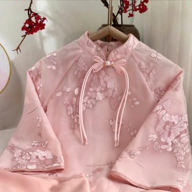 Áo Dài Tết Bé Gái Hồng Cách Tân, Thêu Tơ Cao Cấp, Kíp Giao Trước, Vòng Ngọc 318k 3 Áo Dài Tết Bé Gái Hồng Cách Tân, Thêu Tơ Cao Cấp, Kíp Giao Trước, Vòng Ngọc 318k 3
