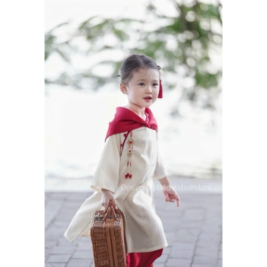 Áo Dài Tết Bé Gái Mẫu Mới 2.025 Xinh Xắn Tặng Khăn KS HƯƠNG BABY D04 4