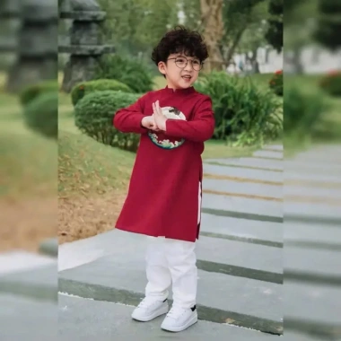 Áo dài Tết bé trai cách tân thêu vân hạc nhung dài tay Fullsize 175k