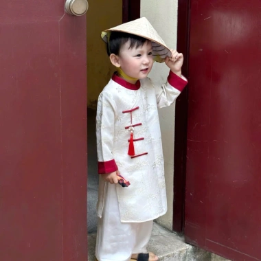 Áo dài tết bé trai Tường An đỏ kem - Bảo Long, gấm dệt Vân Sơn mềm, form đẹp bảnh, siu sang - 292k