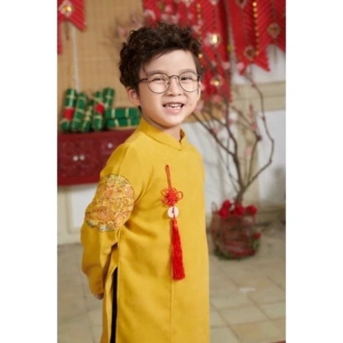 Áo dài Tết cách tân bé trai 2 màu đỏ, thêu 2 bên tay, xẻ tà, size 9‑40kg, đặc biệt, độ bền cao, giảm giá 189k - phong cách hiện đại 9