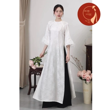 Áo dài truyền thống dáng xuông gấm thọ tay loe phối lông vũ đính kết tỉ mỉ khuyến mãi 365.000 2 Áo dài truyền thống dáng xuông gấm thọ tay loe phối lông vũ đính kết tỉ mỉ khuyến mãi 365.000 2