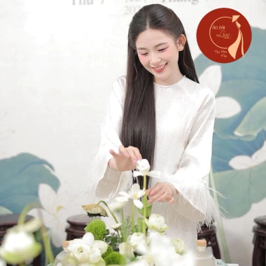 Áo dài truyền thống dáng xuông gấm thọ tay loe phối lông vũ đính kết tỉ mỉ khuyến mãi 365.000 3 Áo dài truyền thống dáng xuông gấm thọ tay loe phối lông vũ đính kết tỉ mỉ khuyến mãi 365.000 3