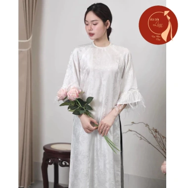Áo dài truyền thống dáng xuông gấm thọ tay loe phối lông vũ đính kết tỉ mỉ khuyến mãi 365.000 4 Áo dài truyền thống dáng xuông gấm thọ tay loe phối lông vũ đính kết tỉ mỉ khuyến mãi 365.000 4