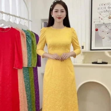Áo dài truyền thống hoa trà gấm co dãn, tay bồng, tay lỡ, cổ tròn sát – 95.000₫