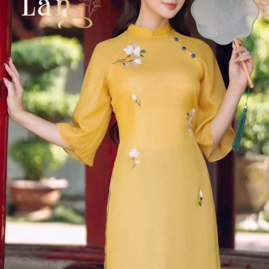 Áo dài truyền thống tơ thêu sẵn, cách tân dài 1,35cm, cổ 3cm, tay lỡ - Giá chỉ 350.000₫