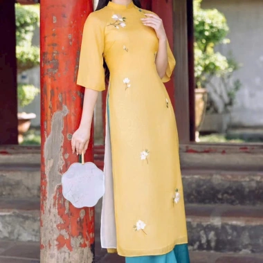 Áo dài truyền thống tơ thêu sẵn, cách tân dài 1,35cm, cổ 3cm, tay lỡ - Giá chỉ 350.000₫