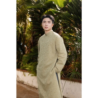 Áo dài UNCLÉ Uẩn Quân phối tà vải hoạ tiết chìm – Thiết kế tinh tế, sang trọng cho Tết 2.026, giá 3.08 triệu (giảm 23%) – đặc biệt dành cho phụ nữ hiện đại