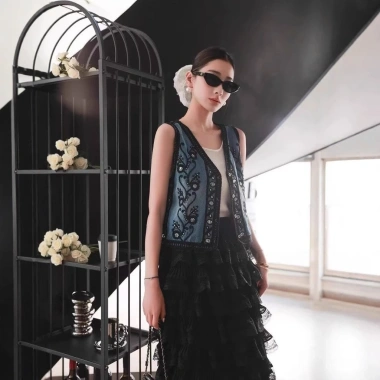 Áo denim thêu sequin style Trung Quốc – Vest nữ không tay đa năng, thời trang 4 Áo denim thêu sequin style Trung Quốc – Vest nữ không tay đa năng, thời trang 4