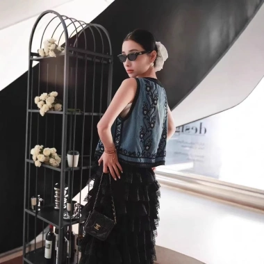 Áo denim thêu sequin style Trung Quốc – Vest nữ không tay đa năng, thời trang 5 Áo denim thêu sequin style Trung Quốc – Vest nữ không tay đa năng, thời trang 5