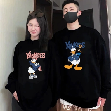 Áo Đôi Sweater Họa Tiết Hoạt Hình 2.026 Nhiều Màu 380Gsm Vải Nỉ Cao Cấp Local Brand RTOML Giá 119.999 VND 3 Áo Đôi Sweater Họa Tiết Hoạt Hình 2.026 Nhiều Màu 380Gsm Vải Nỉ Cao Cấp Local Brand RTOML Giá 119.999 VND 3