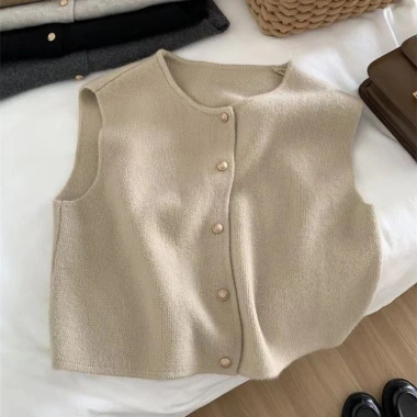 Áo ghi lê dệt kim cổ tròn cúc vàng 2.024 - Cardigan không tay phong cách Hàn Quốc 4 Áo ghi lê dệt kim cổ tròn cúc vàng 2.024 - Cardigan không tay phong cách Hàn Quốc 4