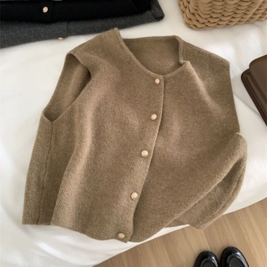 Áo ghi lê dệt kim cổ tròn cúc vàng 2.024 - Cardigan không tay phong cách Hàn Quốc 5 Áo ghi lê dệt kim cổ tròn cúc vàng 2.024 - Cardigan không tay phong cách Hàn Quốc 5