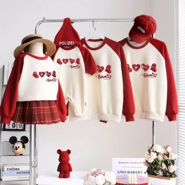Áo Gia Đình Famistyle Nỉ Sweater Kem Tay Đỏ Hình 4 Trái Tim - 2 Da Cao Cấp, Mềm Mịn, Thoáng Khí, Giảm Giá