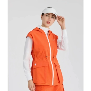 Áo Gile Le Coq Golf Nữ LG4FVER1LV-OR00 - Thiết kế thời trang, chất liệu ấm áp, giảm còn 3.534.545₫ Áo Gile Le Coq Golf Nữ LG4FVER1LV-OR00 - Thiết kế thời trang, chất liệu ấm áp, giảm còn 3.534.545₫