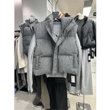 Áo gile phao unisex màu xám cổ đứng, túi dọc, hiện đại trẻ trung - 324.000đ