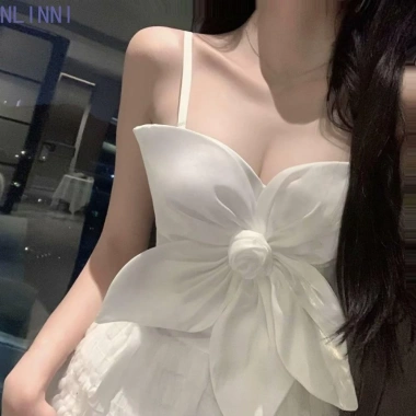 Áo hai dây NLINNI hoa hồng 3D Slim Fit corset crop top không tay đen - Giá 187.920đ