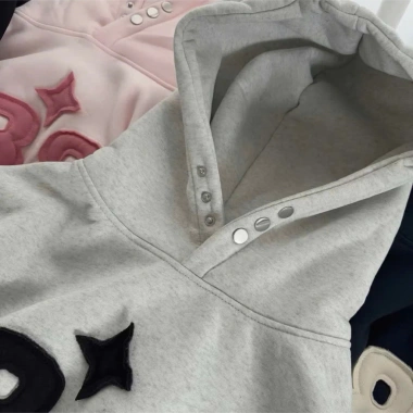 Áo Hoodie Nam Nữ Boxy Chất Nỉ Dày, Nút Bấm Cổ, Thêu Dập Số Nổi Bật - Giá 198.850 VND 6
