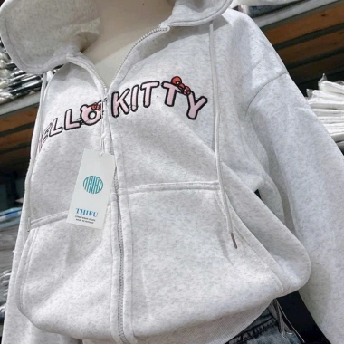 Áo hoodie zip form rộng thêu chữ Hello Kitty dễ thương, giá chỉ 174.600₫ 6 Áo hoodie zip form rộng thêu chữ Hello Kitty dễ thương, giá chỉ 174.600₫ 6