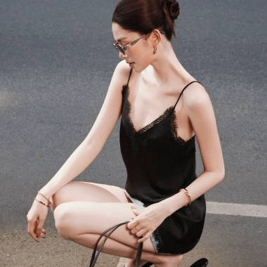 Áo Kaylin 2 dây ren Lace Cami, vải lụa co giãn, BST The First Breath A132T1 - Giá 400k