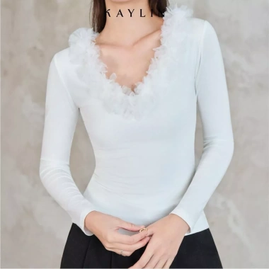 Áo KAYLIN cổ phối hoa dài tay, thun lụa cotton 2 lớp co giãn, phong cách cá tính - BST Tháng 12.2.025 A120T12 giá 420.000 3 Áo KAYLIN cổ phối hoa dài tay, thun lụa cotton 2 lớp co giãn, phong cách cá tính - BST Tháng 12.2.025 A120T12 giá 420.000 3