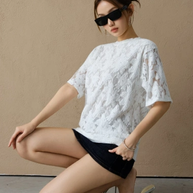 Áo Kaylin Floral Lace tay ngắn dáng suông ren thun hoa dệt nổi - A147T3, 400k 4 Áo Kaylin Floral Lace tay ngắn dáng suông ren thun hoa dệt nổi - A147T3, 400k 4