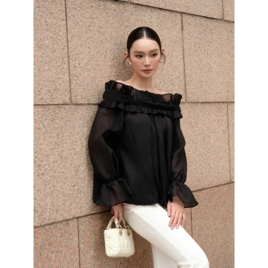 Áo KAYLIN trễ vai tay dài, vải voan tơ mềm mại, cá tính - 11/2.025 A96T11 410k