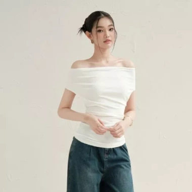 Áo Kaylin trễ vai tay ngắn ôm, vải thun co giãn, gợi cảm - BST Tháng 10/2.025, giá 326.000đ