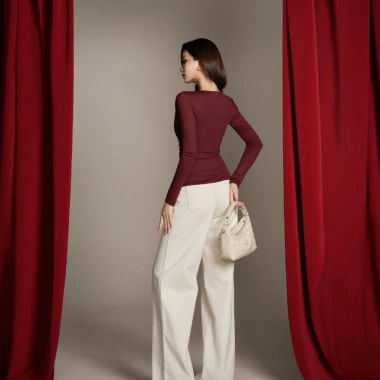Áo Kaylin Velora Top tay dài cổ V rút nhún, chất thun lụa - Tet Collection A137T1